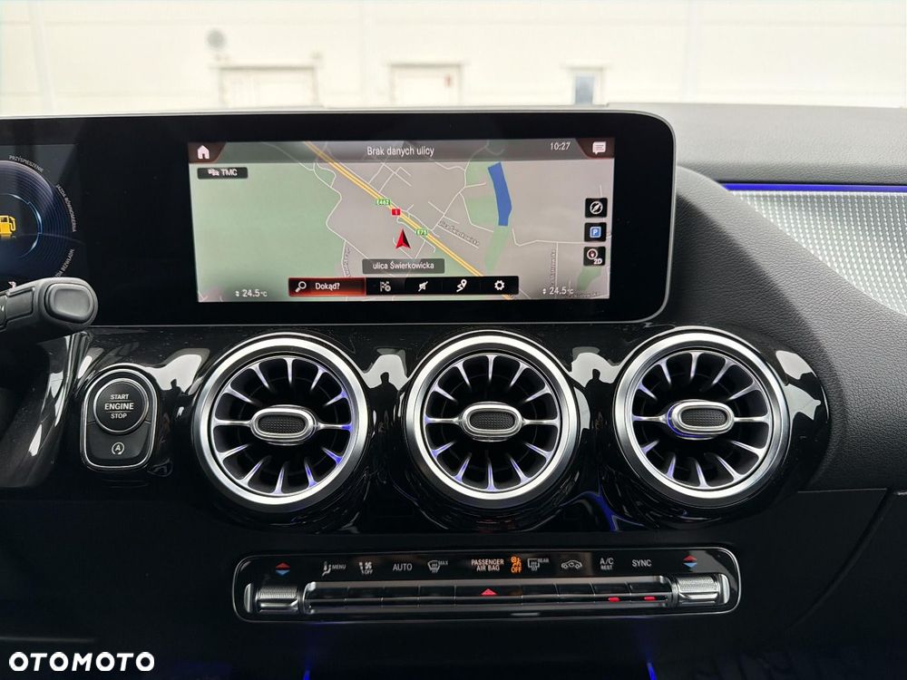 Mercedes-Benz GLA - 21