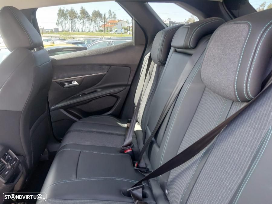 Peugeot 3008 1.6 Hybrid Allure Pack e-EAT8 - 8