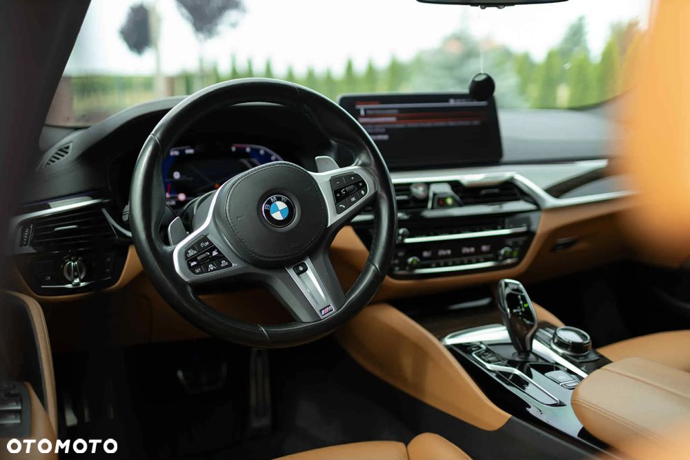 BMW Seria 5 M550i xDrive - 20