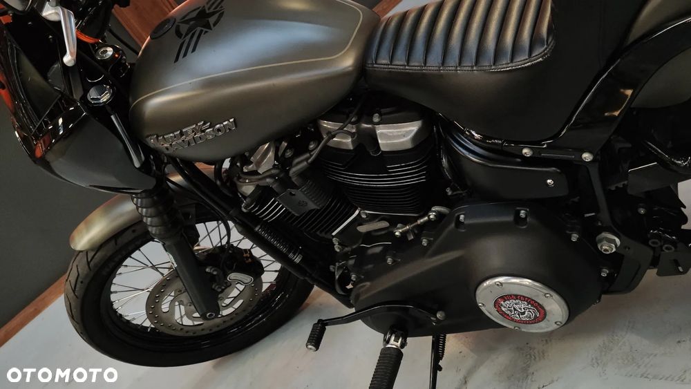 Harley-Davidson Softail Street Bob - 32