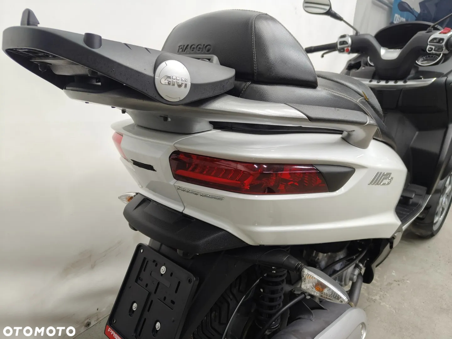 Piaggio MP-3 - 6