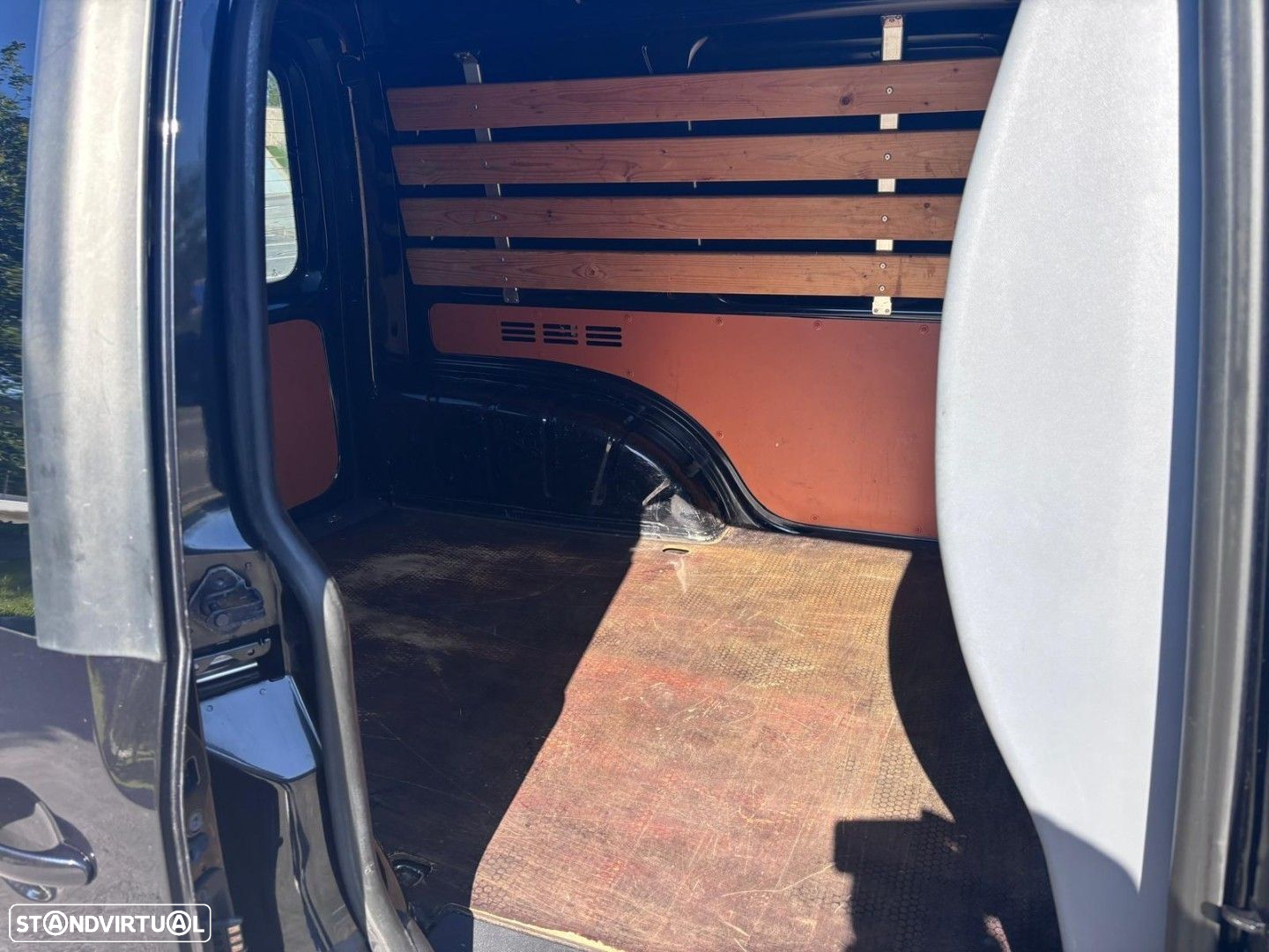 VW Caddy 1.6 TDi Extra AC - 13