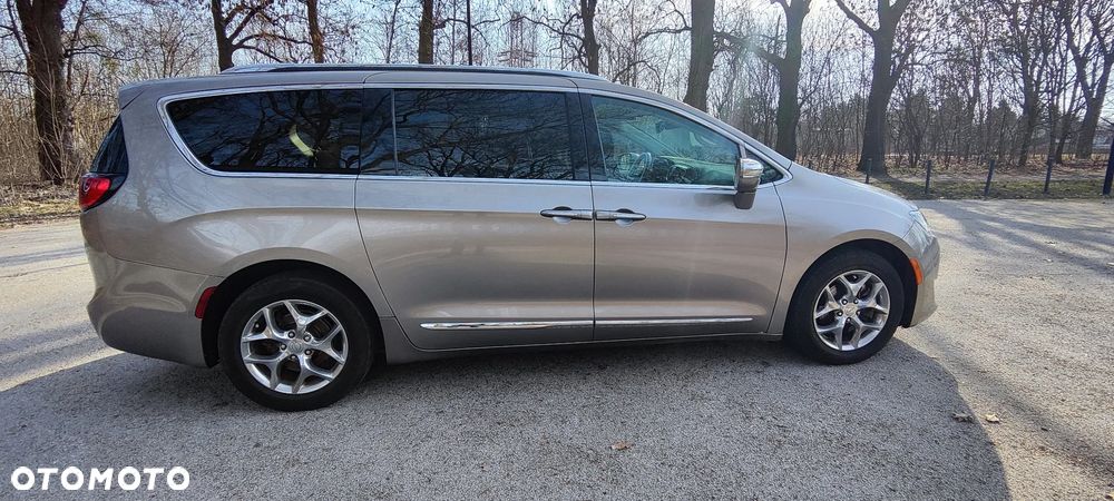 Chrysler Pacifica - 7