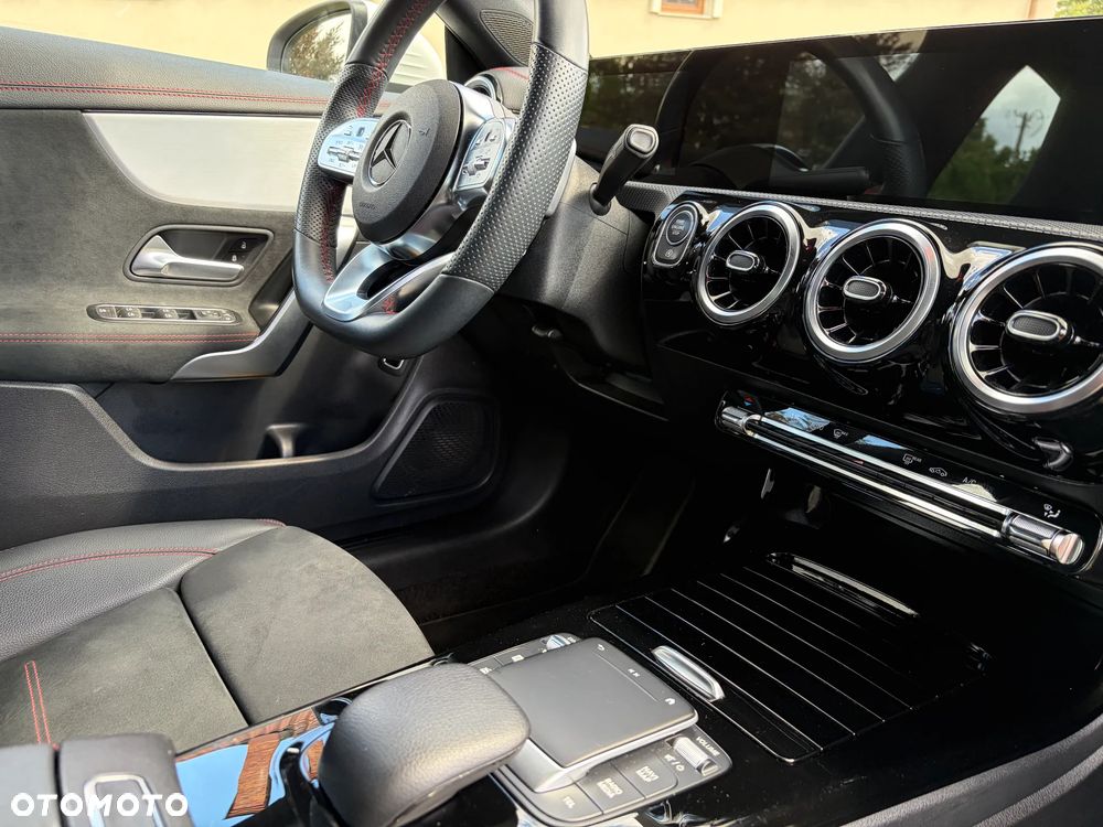 Mercedes-Benz CLA 180 AMG Line 7G-DCT - 26
