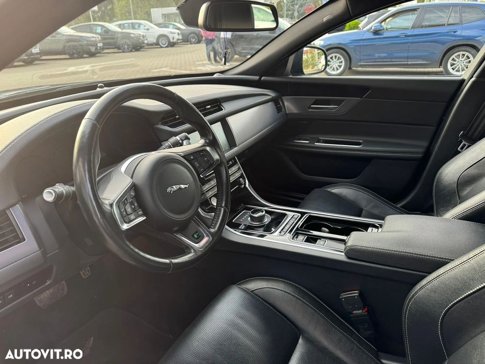 Jaguar XF 25d AWD R-Sport - 6