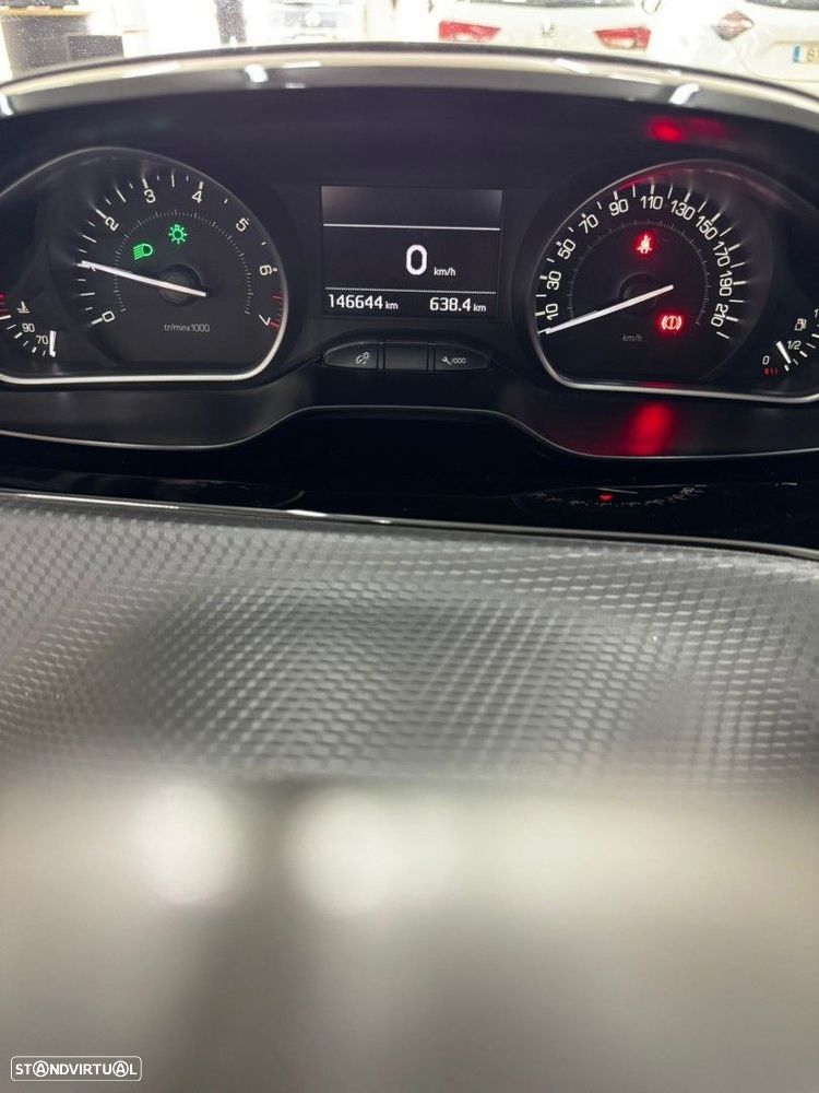 Peugeot 208 1.2 PureTech GT Line - 17