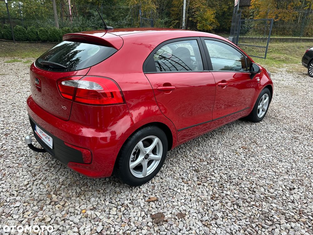 Kia Rio 1.2 L - 6