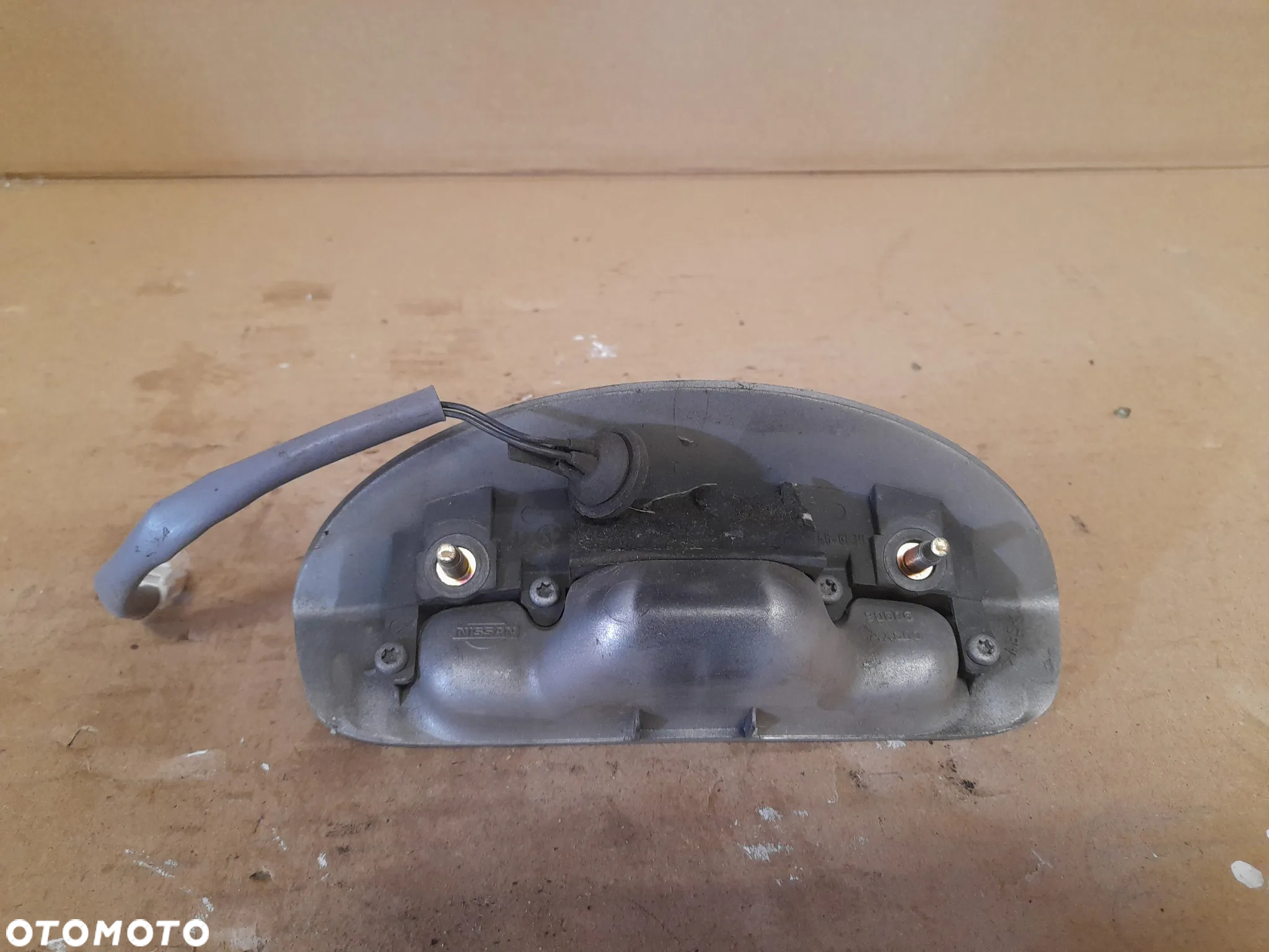 NISSAN MICRA K12 MIKROSTYK PRZYCISK KLAPY TYLNEJ SREBRNY - 3