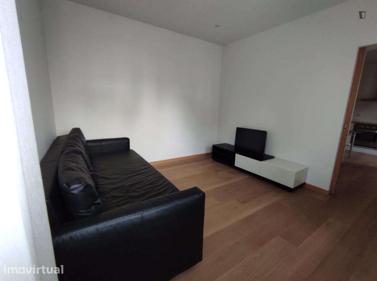 Quarto - localizado em Guimaraes - Grande imagem: 5/7
