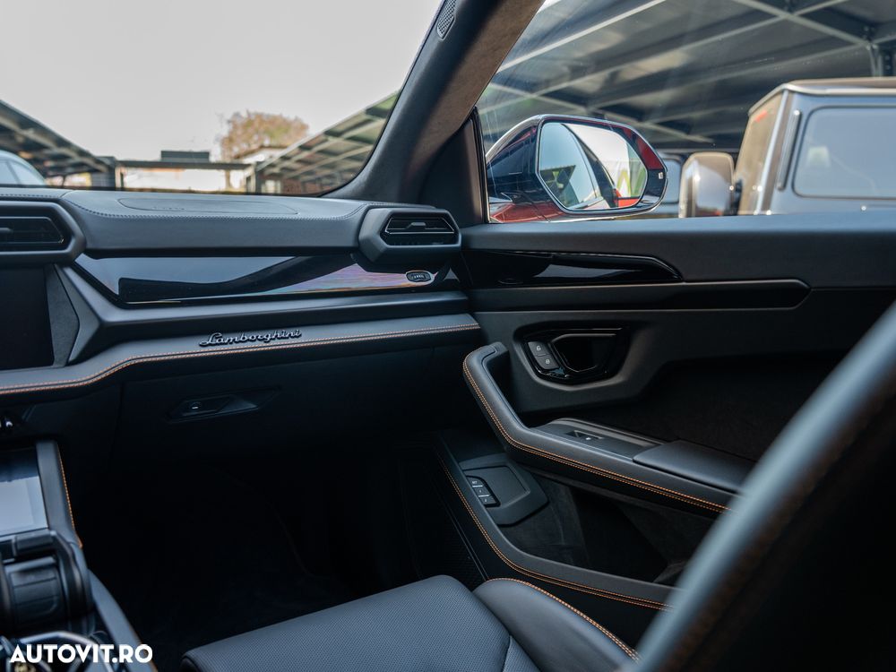 Lamborghini URUS - 32