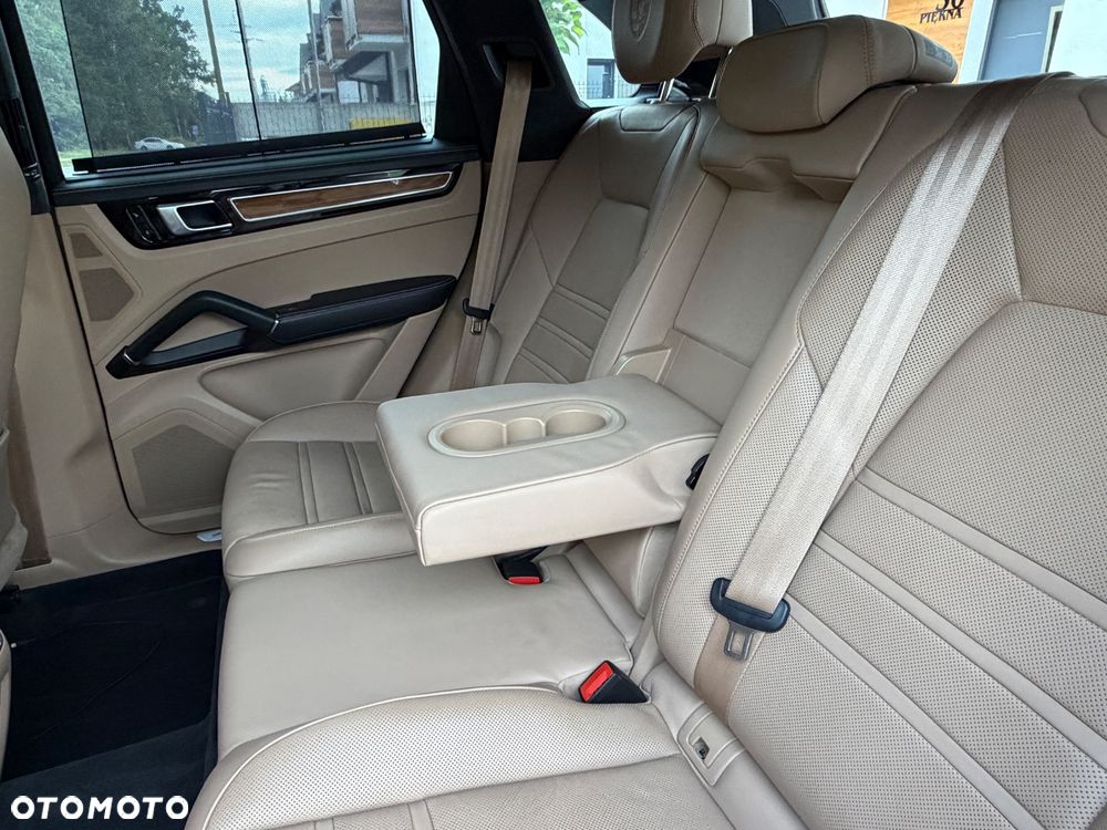 Porsche Cayenne - 10