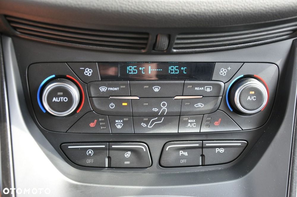 Ford Kuga 1.5 EcoBoost 4x4 Titanium - 17