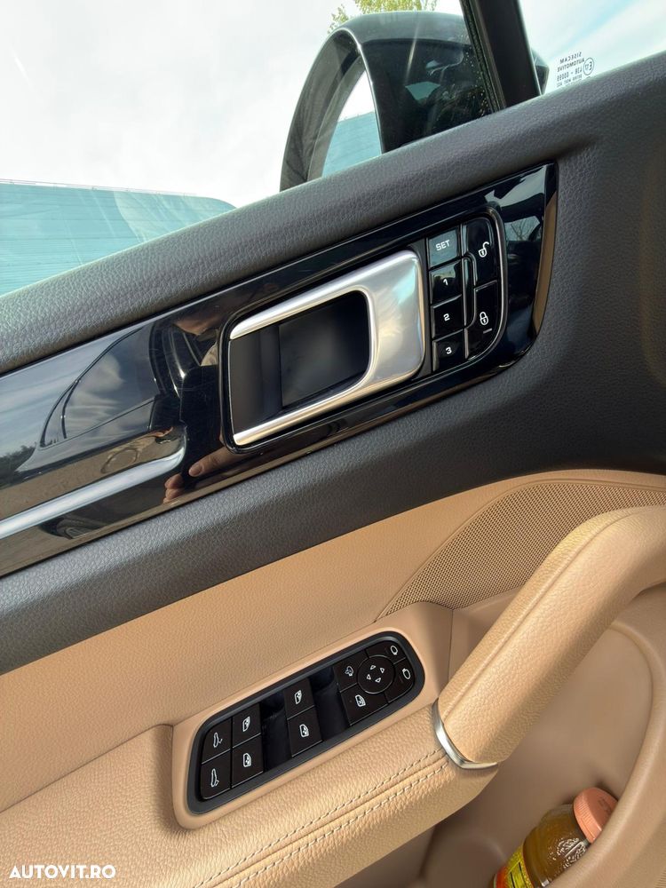 Porsche Cayenne - 21