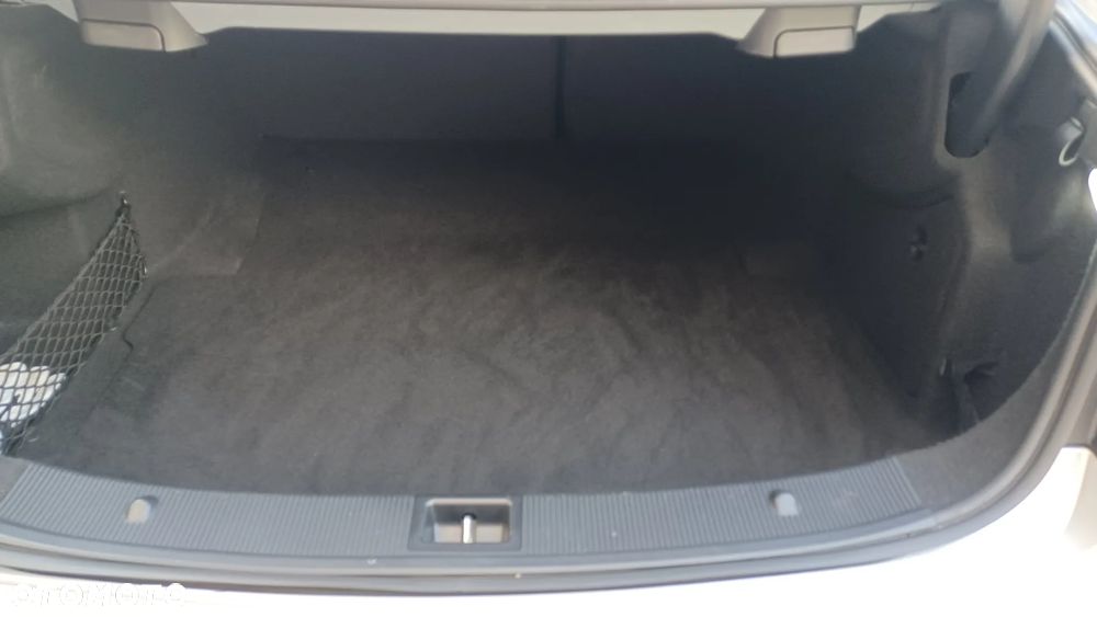 Mercedes-Benz Klasa E 200 CGI Coupe BlueEFFICIENCY Automatik Avantgarde - 28