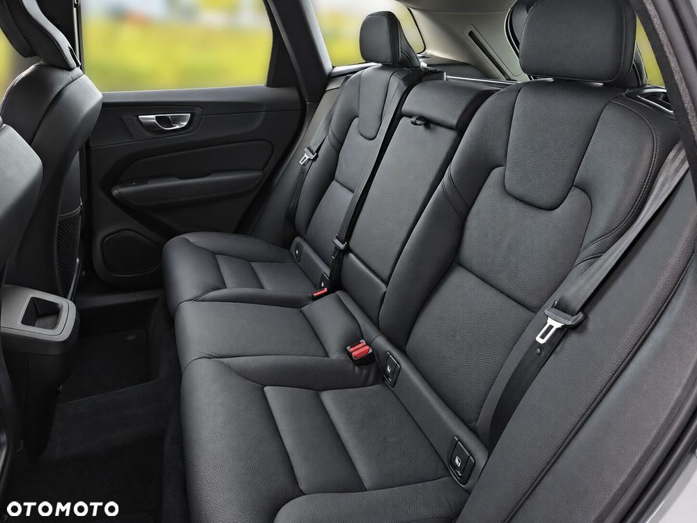 Volvo XC 60 B4 D Plus Dark - 13
