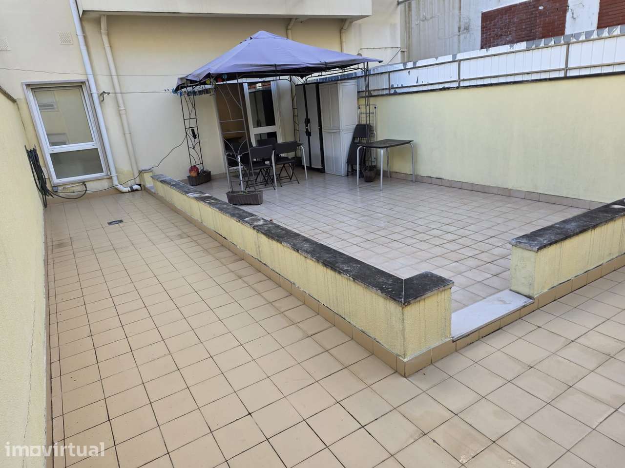 Apartamento T0, com Terraço e mobilado - Grande imagem: 2/18