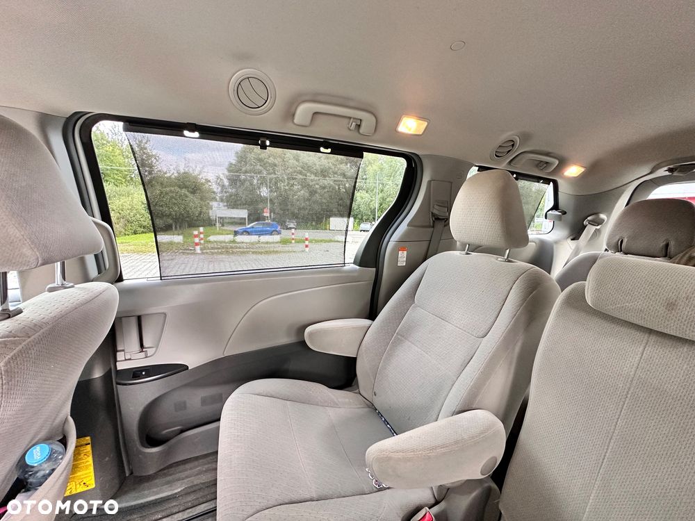 Toyota Sienna 3.5 V6 - 18