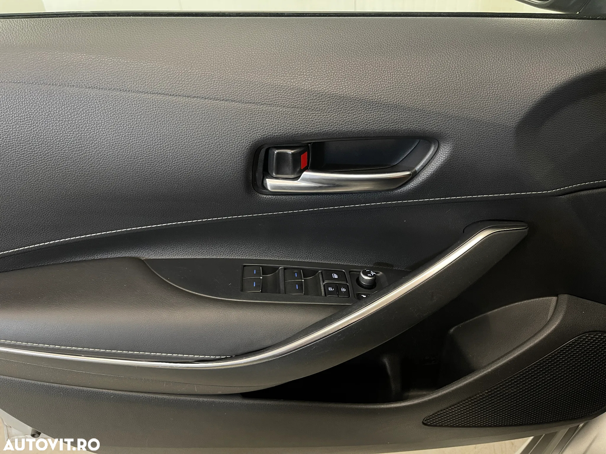 Toyota Corolla 2.0 Hybrid Business Edition - 24