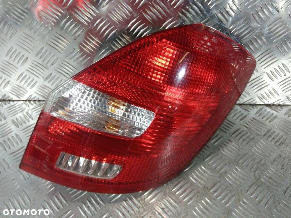 LAMPA PRAWA TYLNA SKODA FABIA 2 - 1