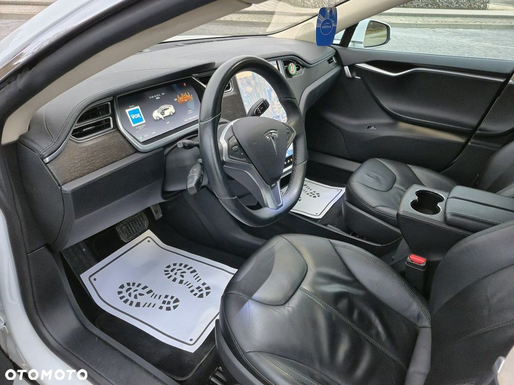 Tesla Model S - 9