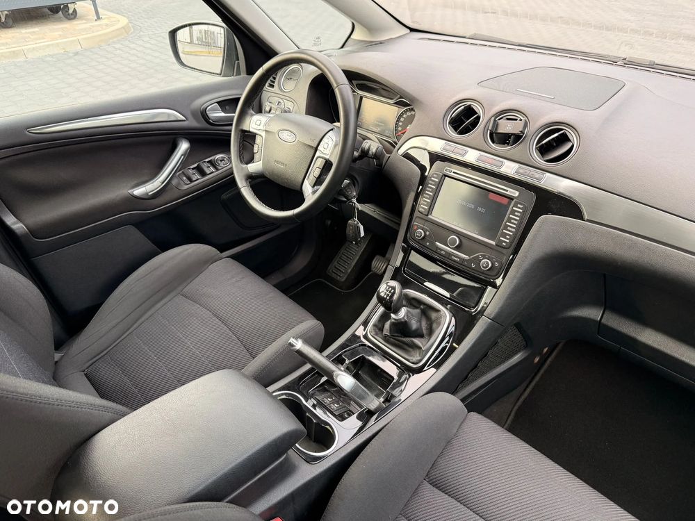Ford S-Max - 13