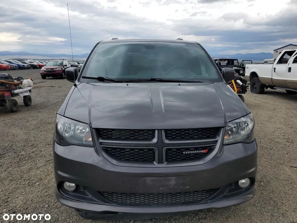 Dodge Grand Caravan - 5