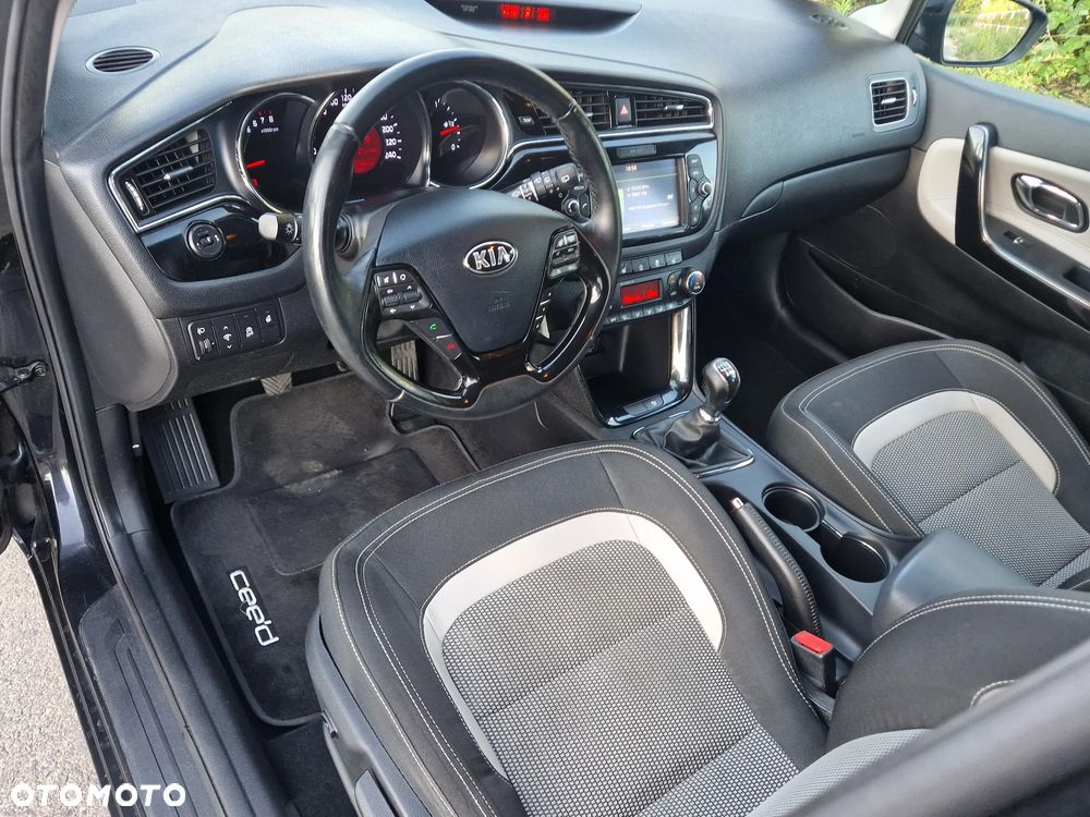 Kia Ceed 1.6 GDI Dream Team Edition - 19