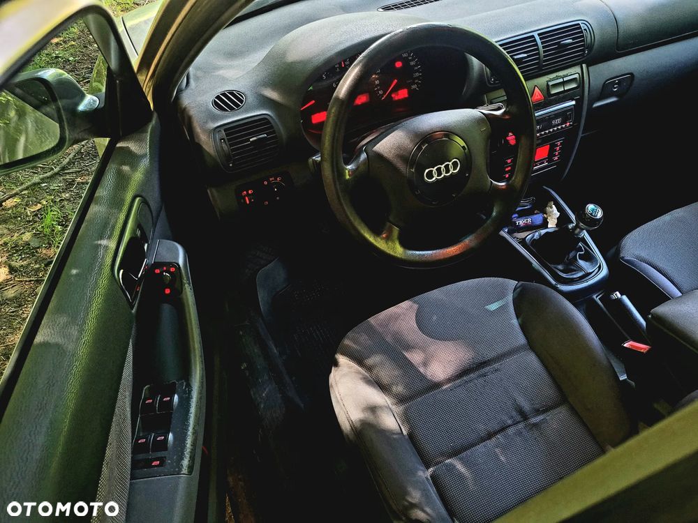 Audi A3 Sportback 1.6 Ambiente - 13
