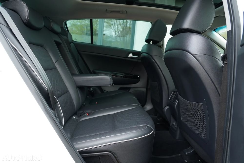 Kia Sportage 2.0 CRDI AWD Eco-Dynamics+ (48V M-H) Aut. GT LINE - 8