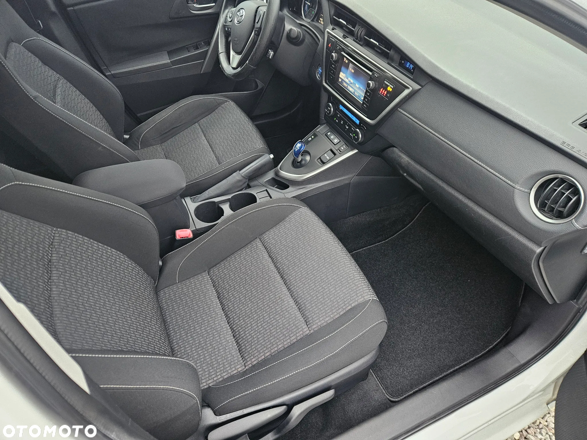 Toyota Auris Hybrid 135 Dynamic - 8