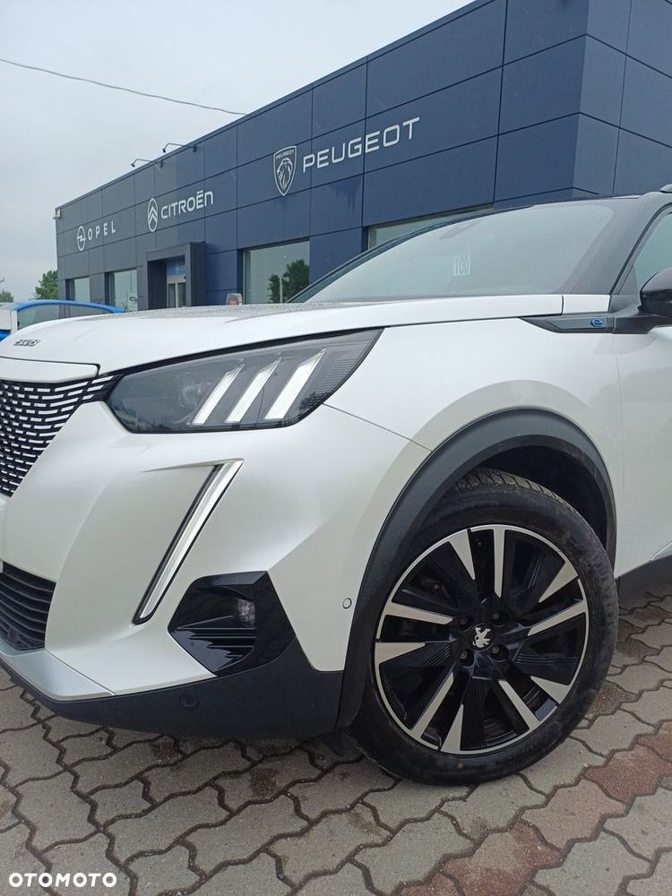 Peugeot 2008 - 8