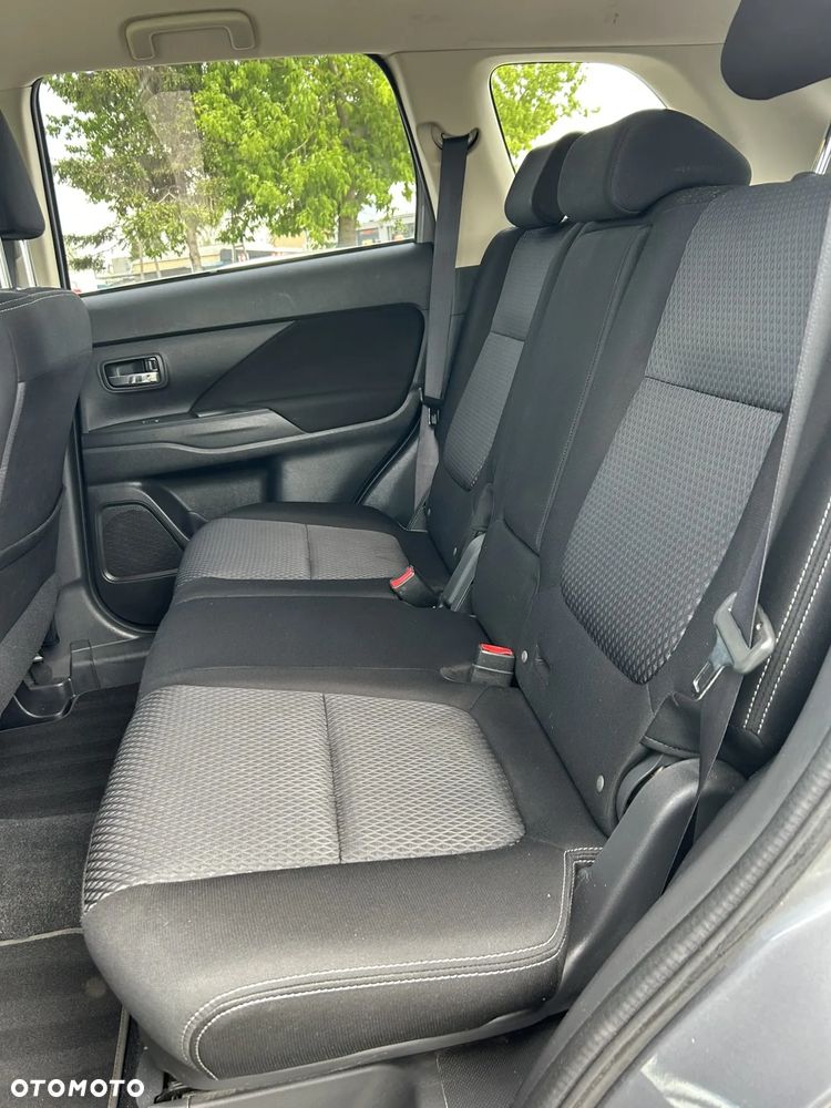 Mitsubishi Outlander 2.0 Intense Comfort 4WD CVT - 17