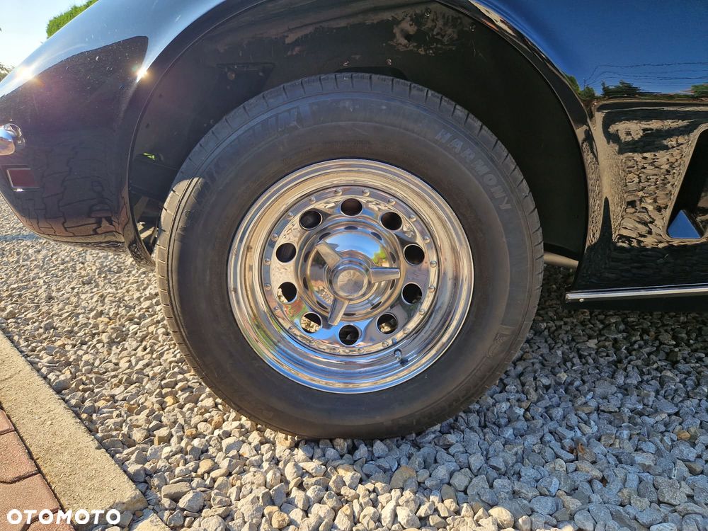 Chevrolet Corvette - 29