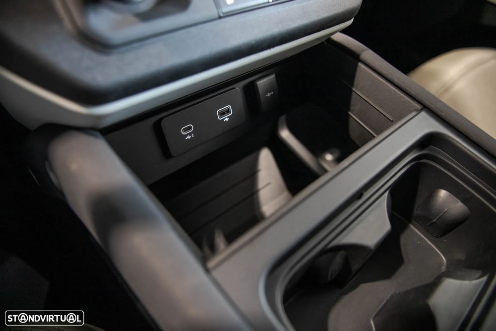 Land Rover Defender 3.0 I6 90 AWD X-Dynamic S - 37
