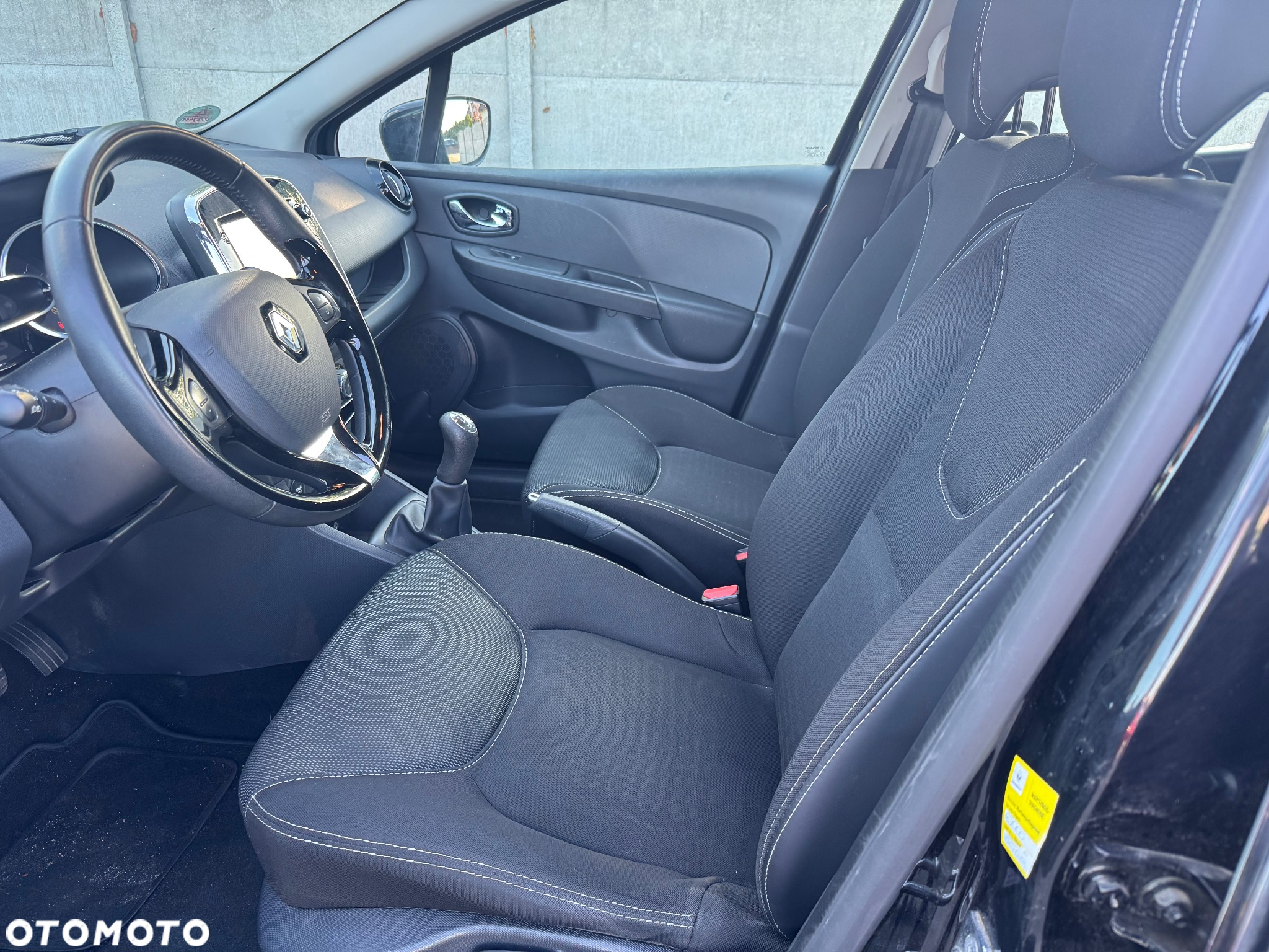 Renault Clio 1.2 16V 75 Limited - 11