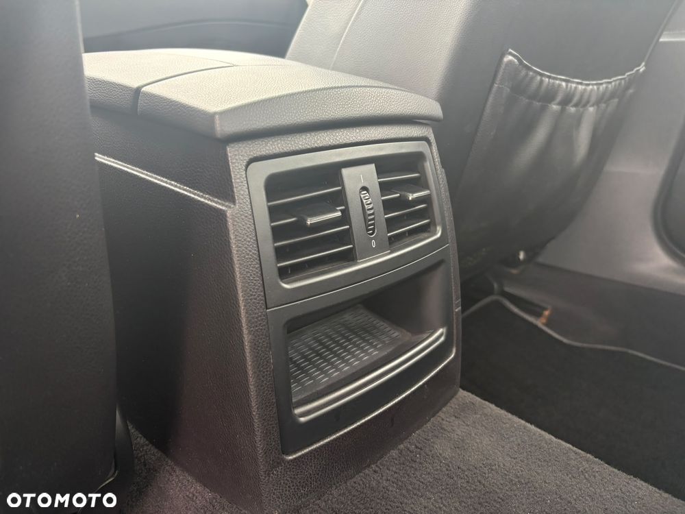 BMW Seria 5 525d - 39
