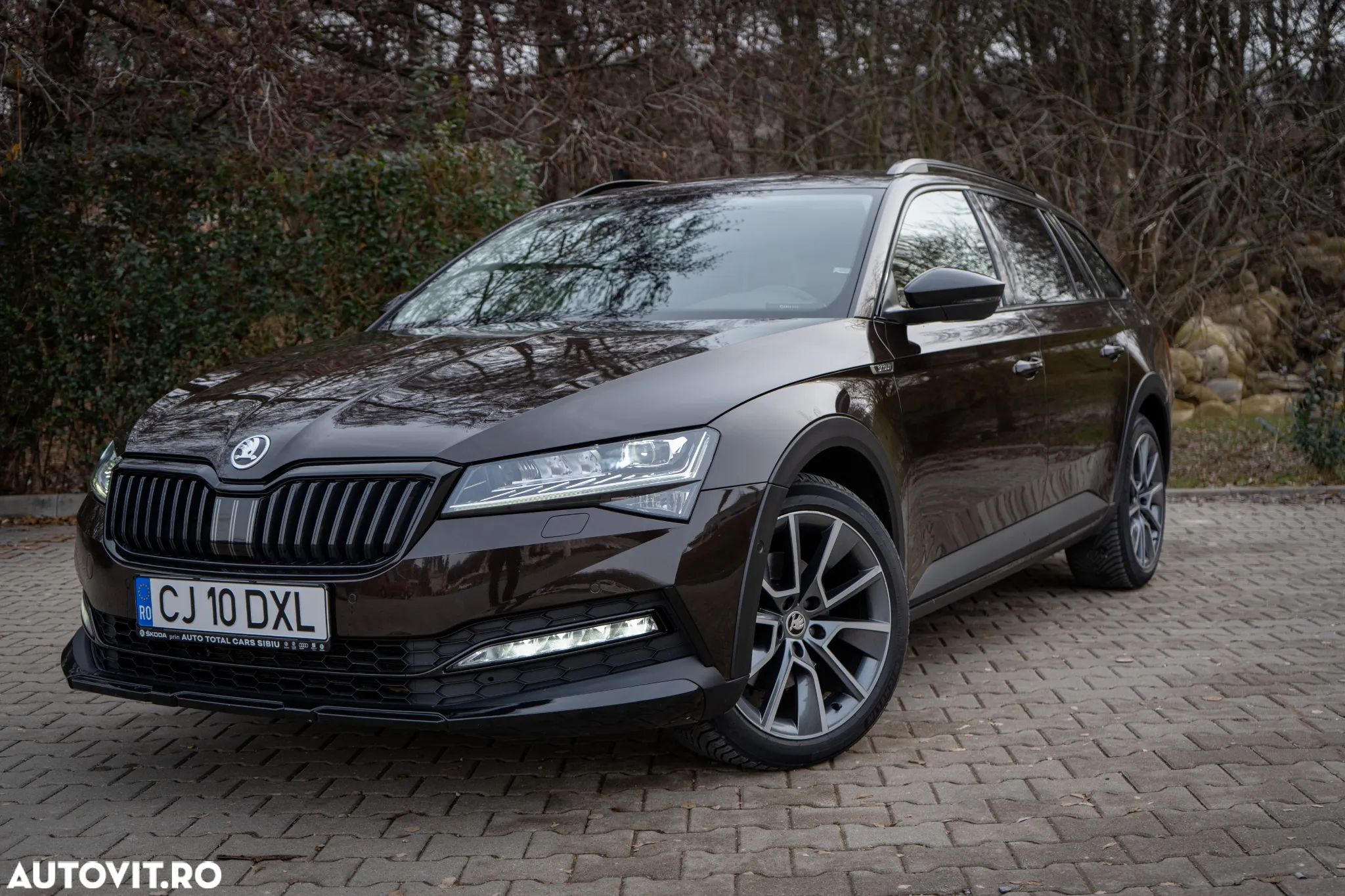 Skoda Superb Combi 2.0 TDI 4X4 DSG Scout - 1