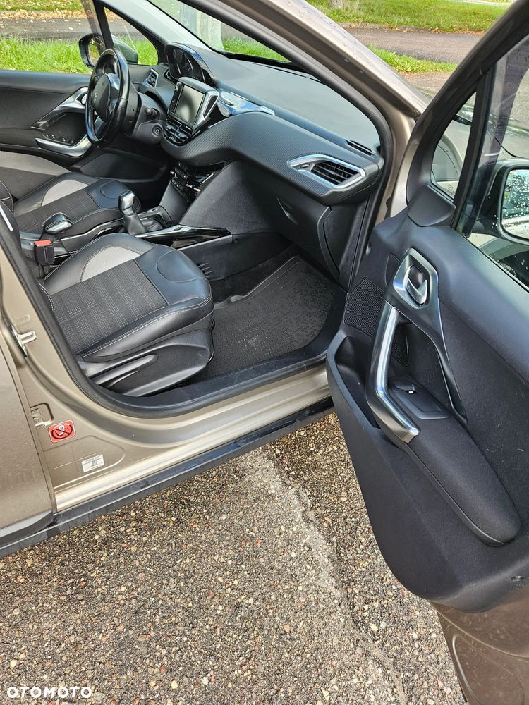 Peugeot 2008 1.2 Pure Tech Allure S&S - 9