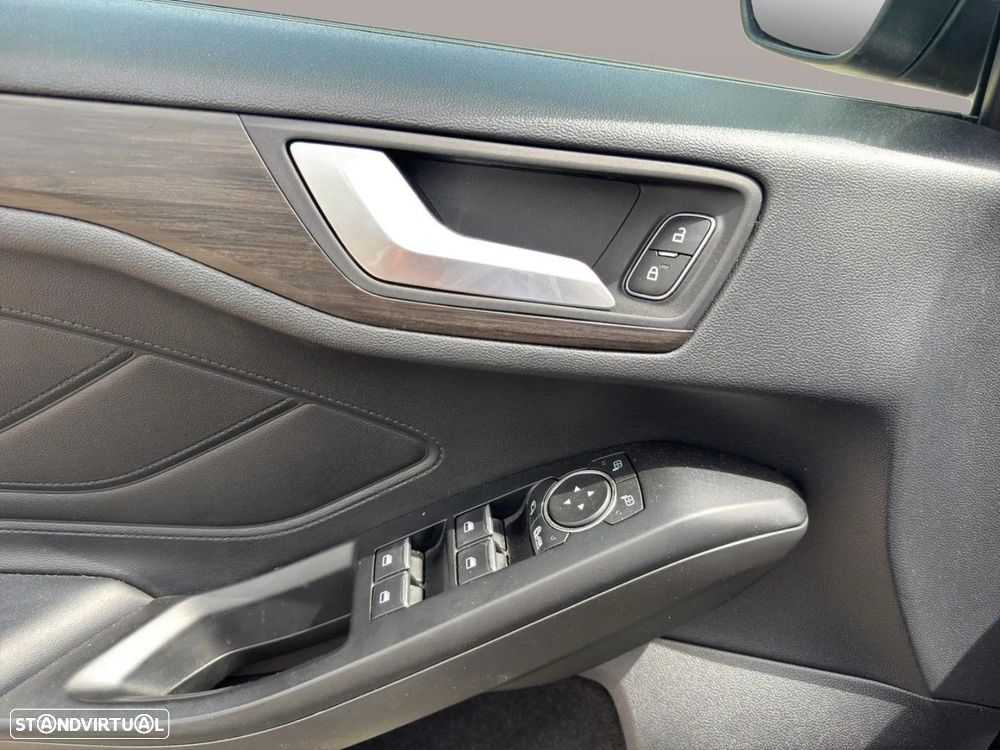 Ford Focus 1.5 EcoBoost Vignale — fotografia 14