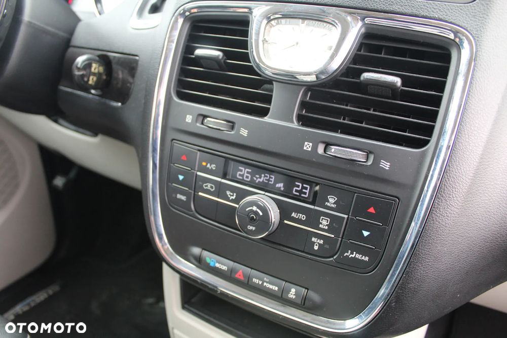 Chrysler Town & Country 3.6 Touring - 22
