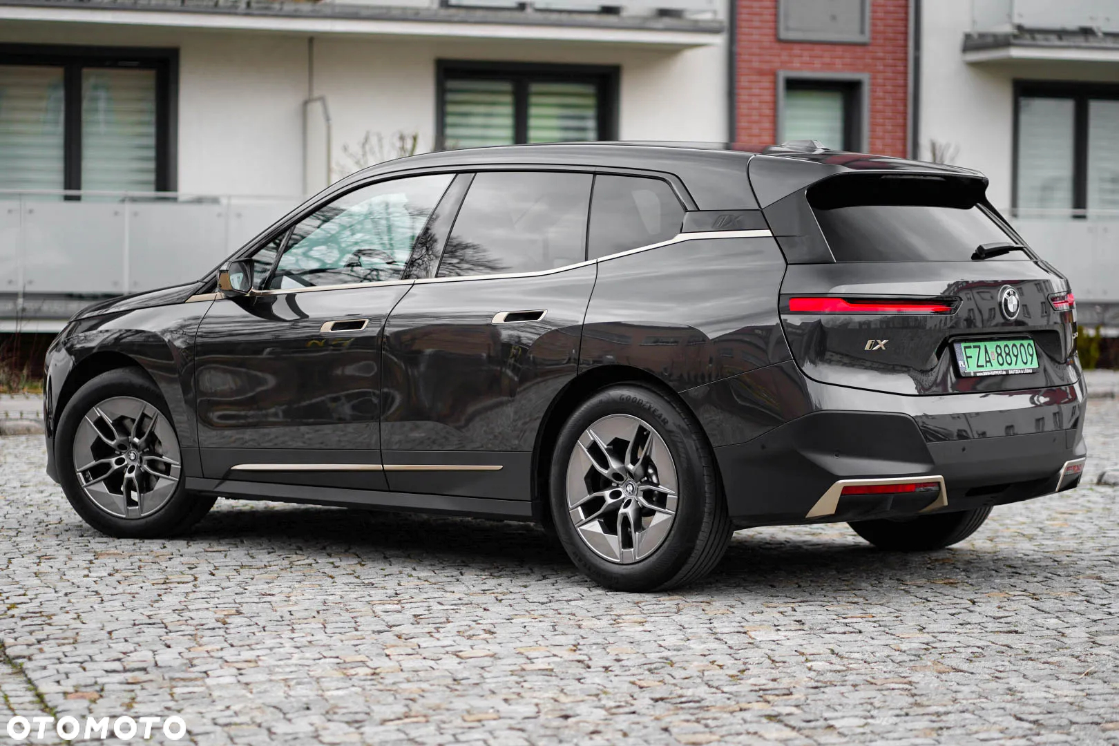 BMW iX xDrive40 - 11