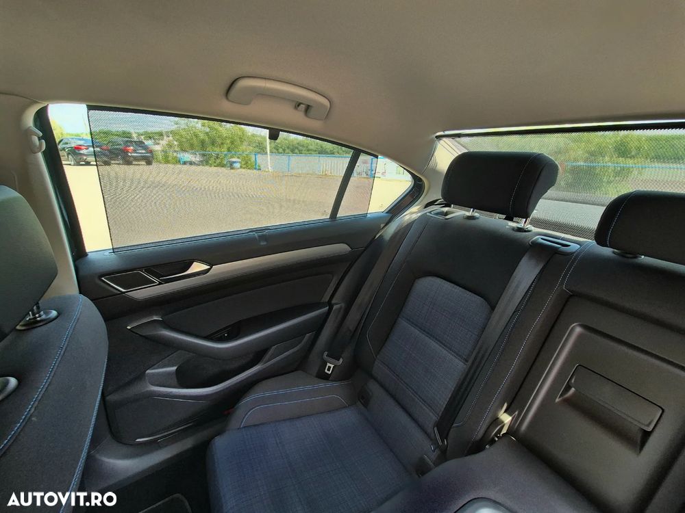Volkswagen Passat - 12