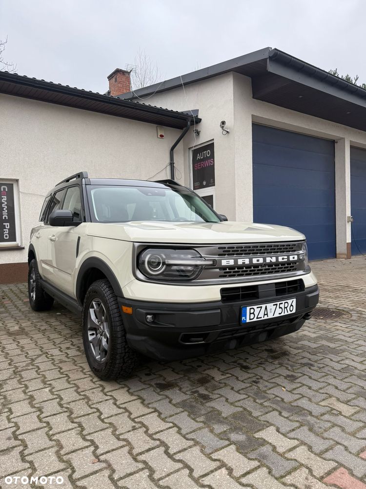 Ford Bronco - 1