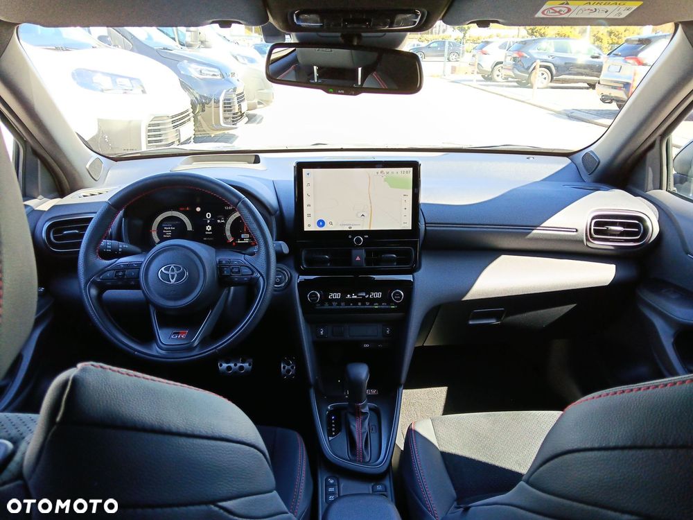 Toyota Yaris Cross - 12