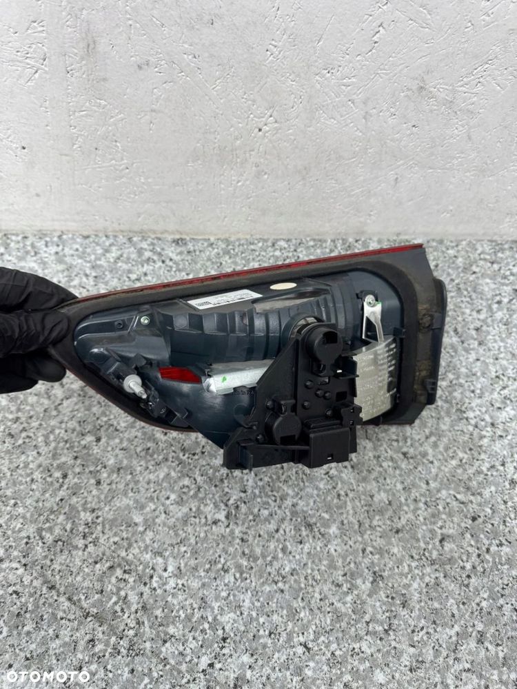 LAMPA LEWY TYŁ W KLAPĘ BMW X1 F48 2015-2018 7350695 - 8