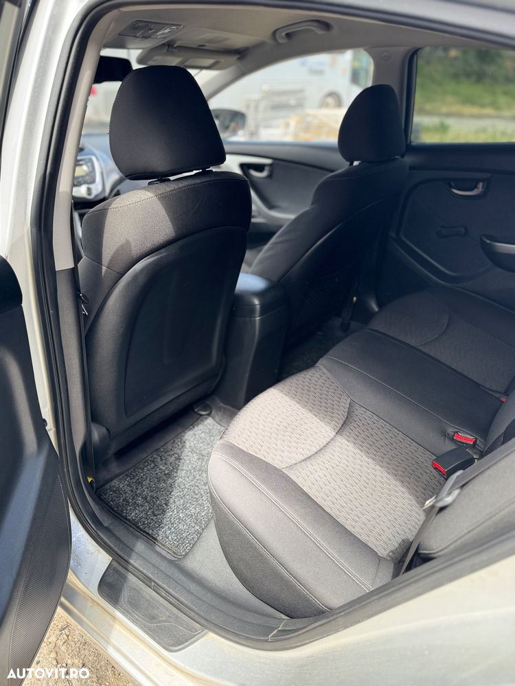 Hyundai Elantra 1.6 MPi Exclusive - 23
