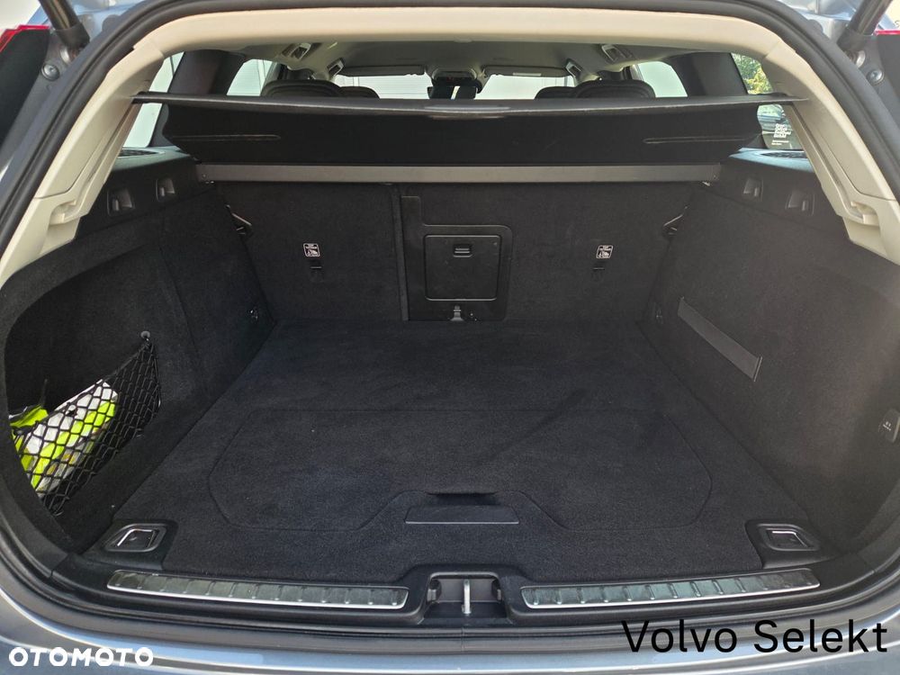 Volvo V60 Cross Country - 24