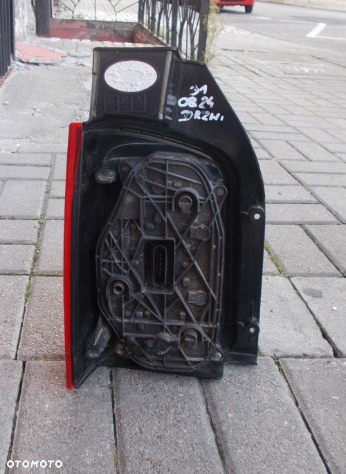 VW T5 LIFT 2009-2015 DRZWI PRAWA TYLNA LAMPA ORYGINAŁ - 5