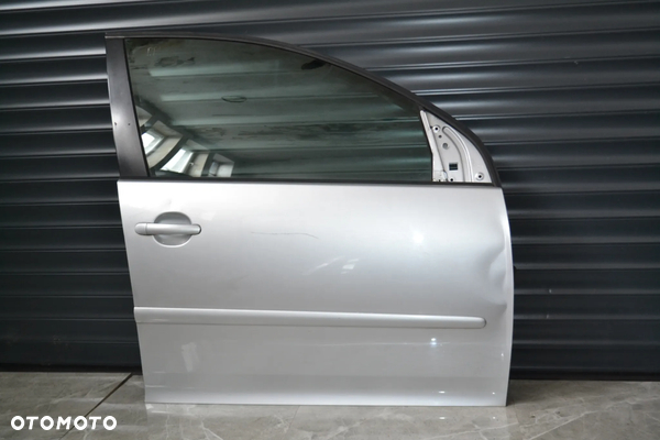 VW GOLF V HB 5D DRZWI PRZÓD PRZEDNIE LA7W POMORSKIE