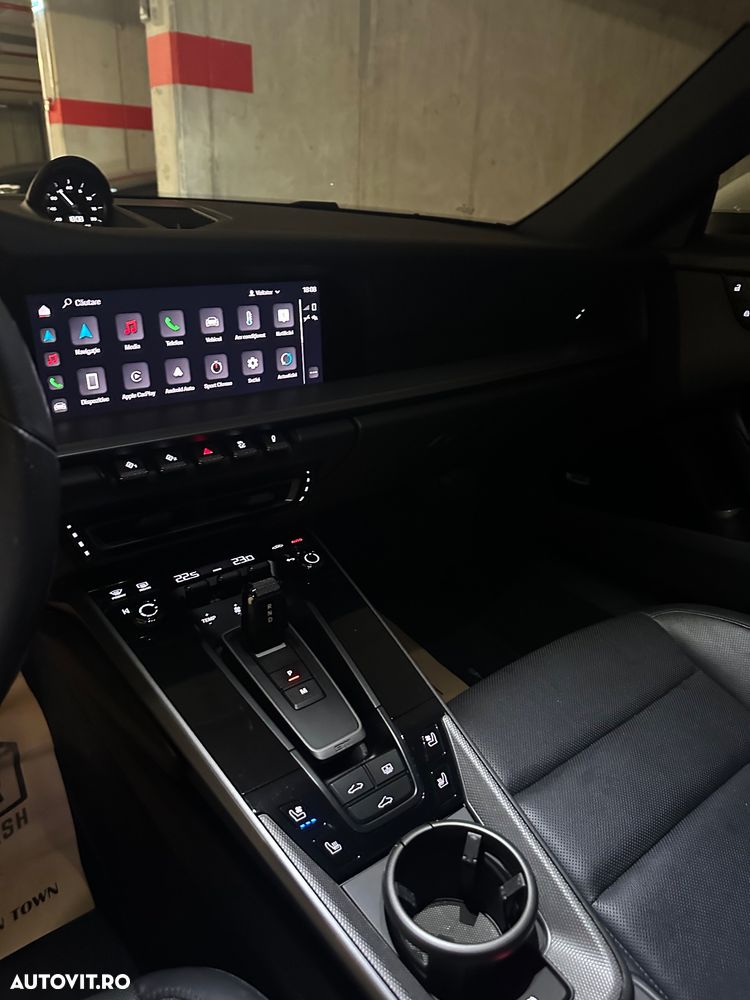 PORSCHE 911 2023 — imagine 10